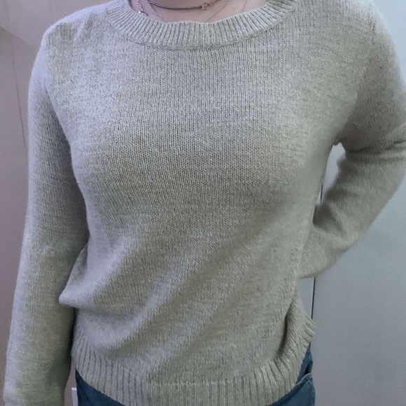 Light tan sweater - Picture 1 of 2